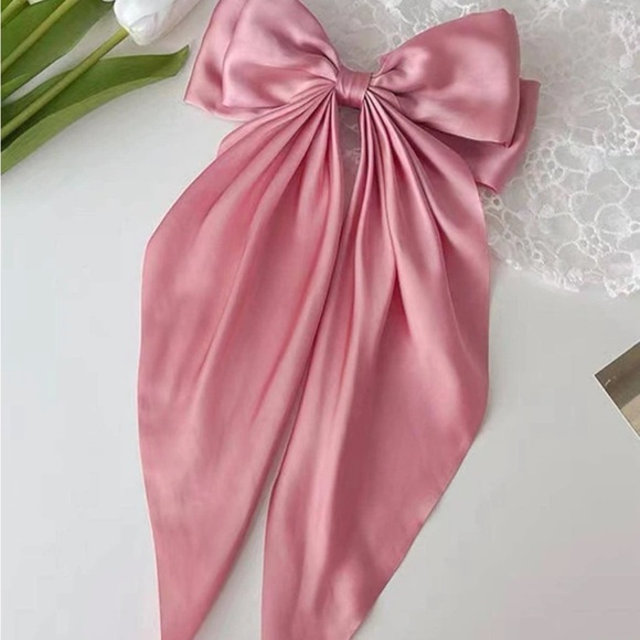 Silky Bow Hair Clip 🎀 - Picture 2 of 3